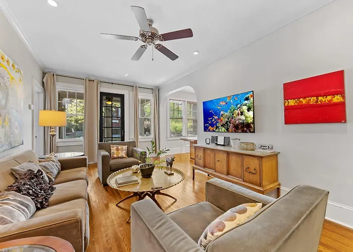 Luxurious Myers Park Living With Screened Porch