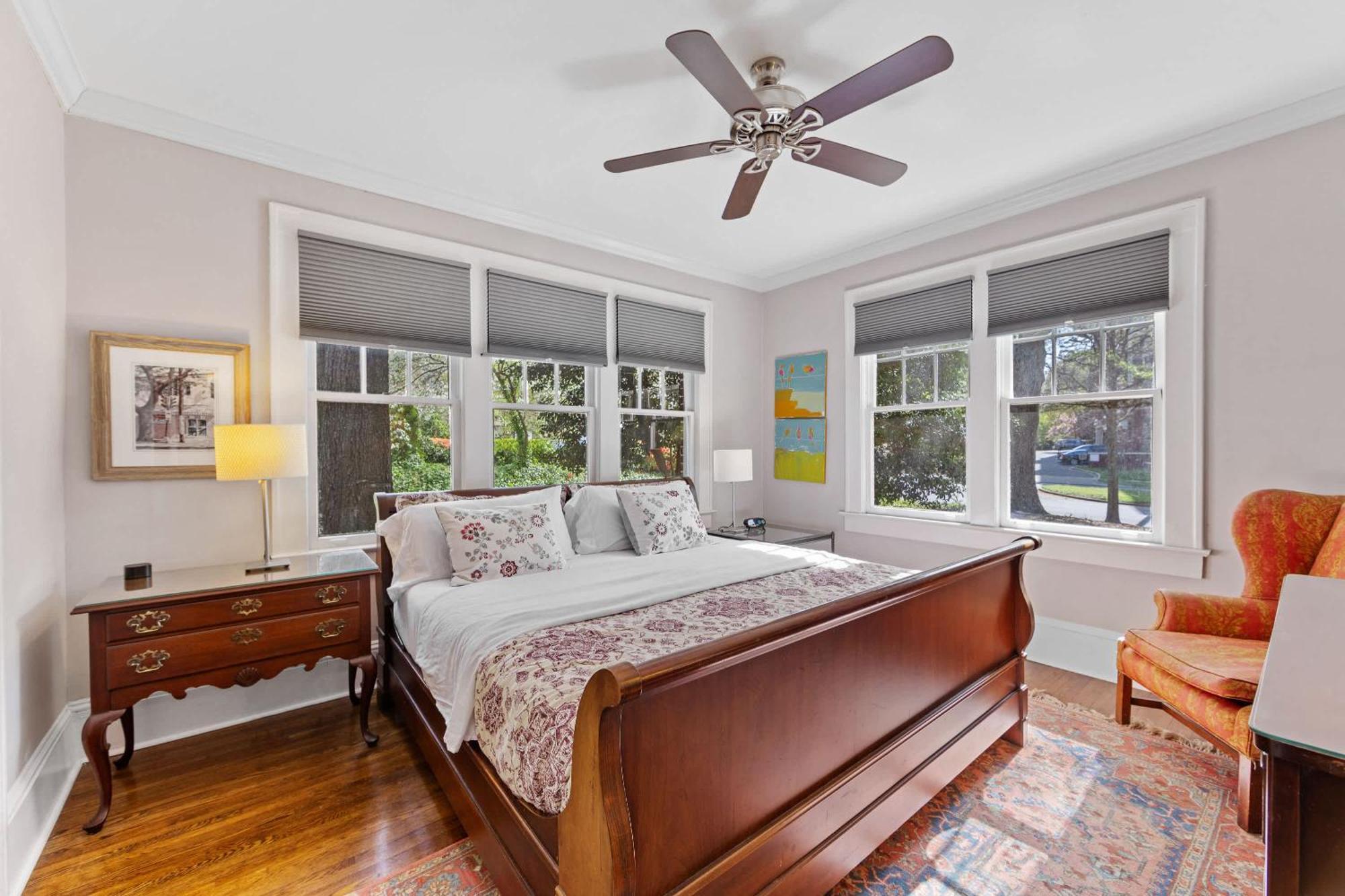 Luxurious Myers Park Living With Screened Porch Holiday home Charlotte