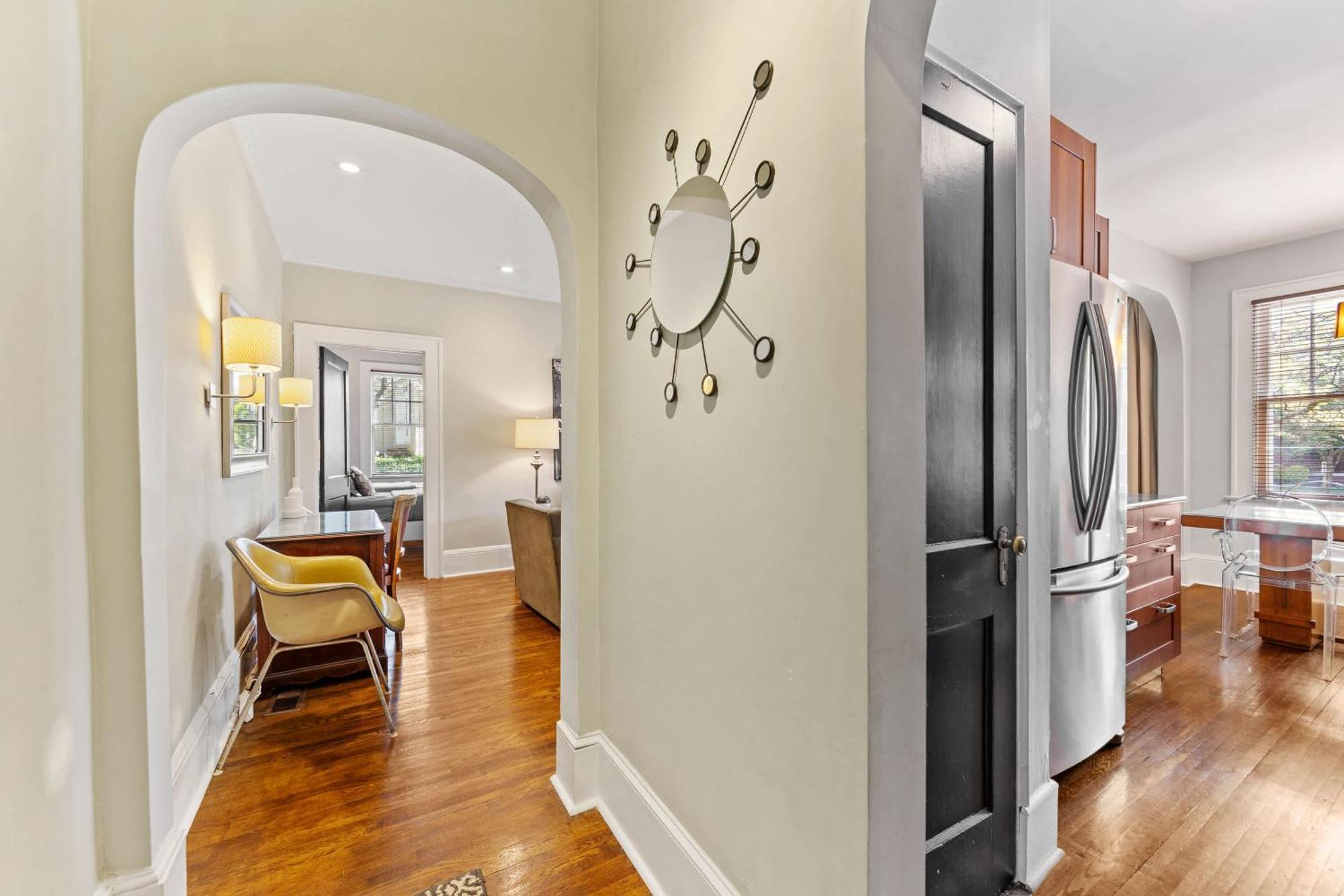 Luxurious Myers Park Living With Screened Porch Holiday home Charlotte