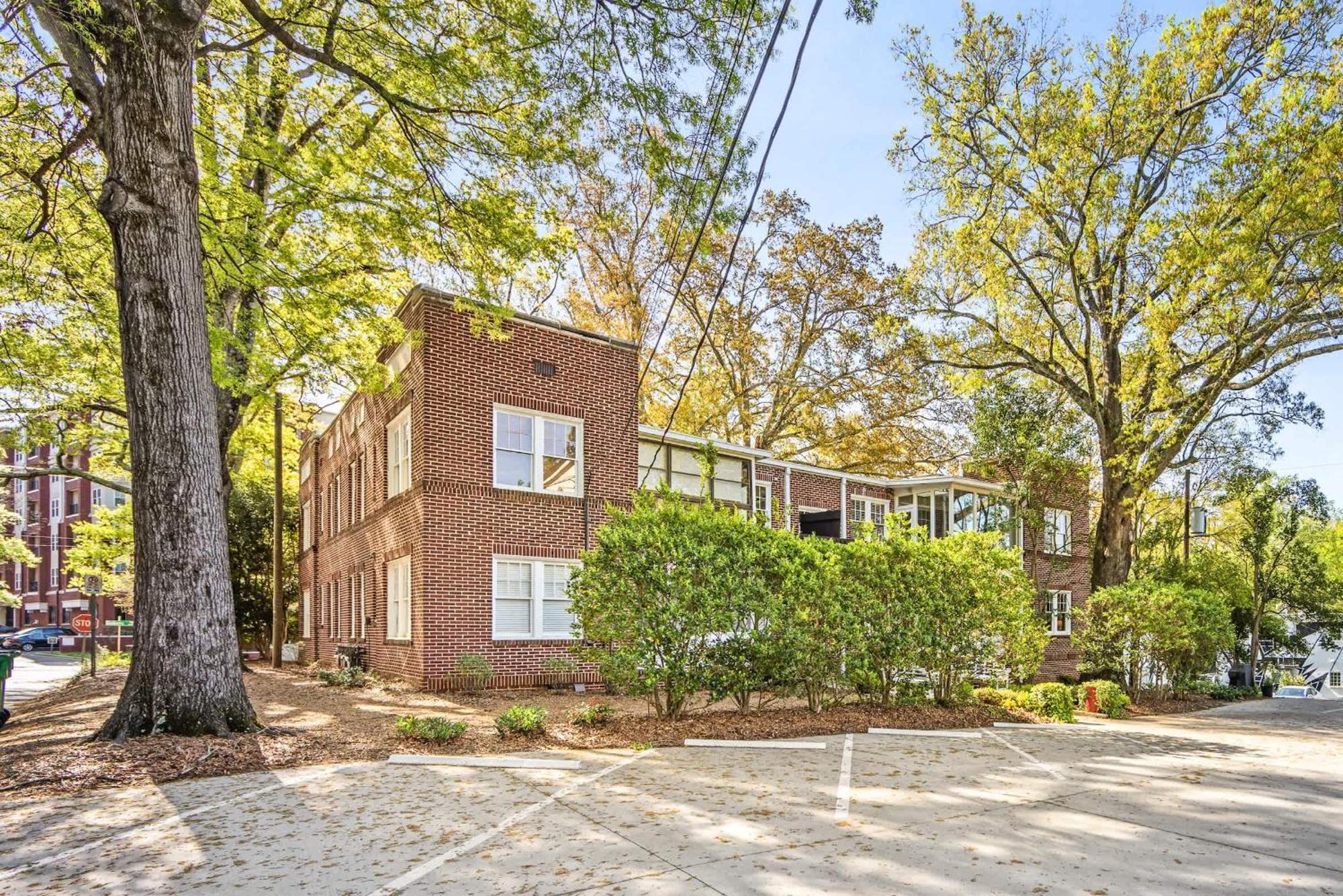 Luxurious Myers Park Living With Screened Porch Charlotte